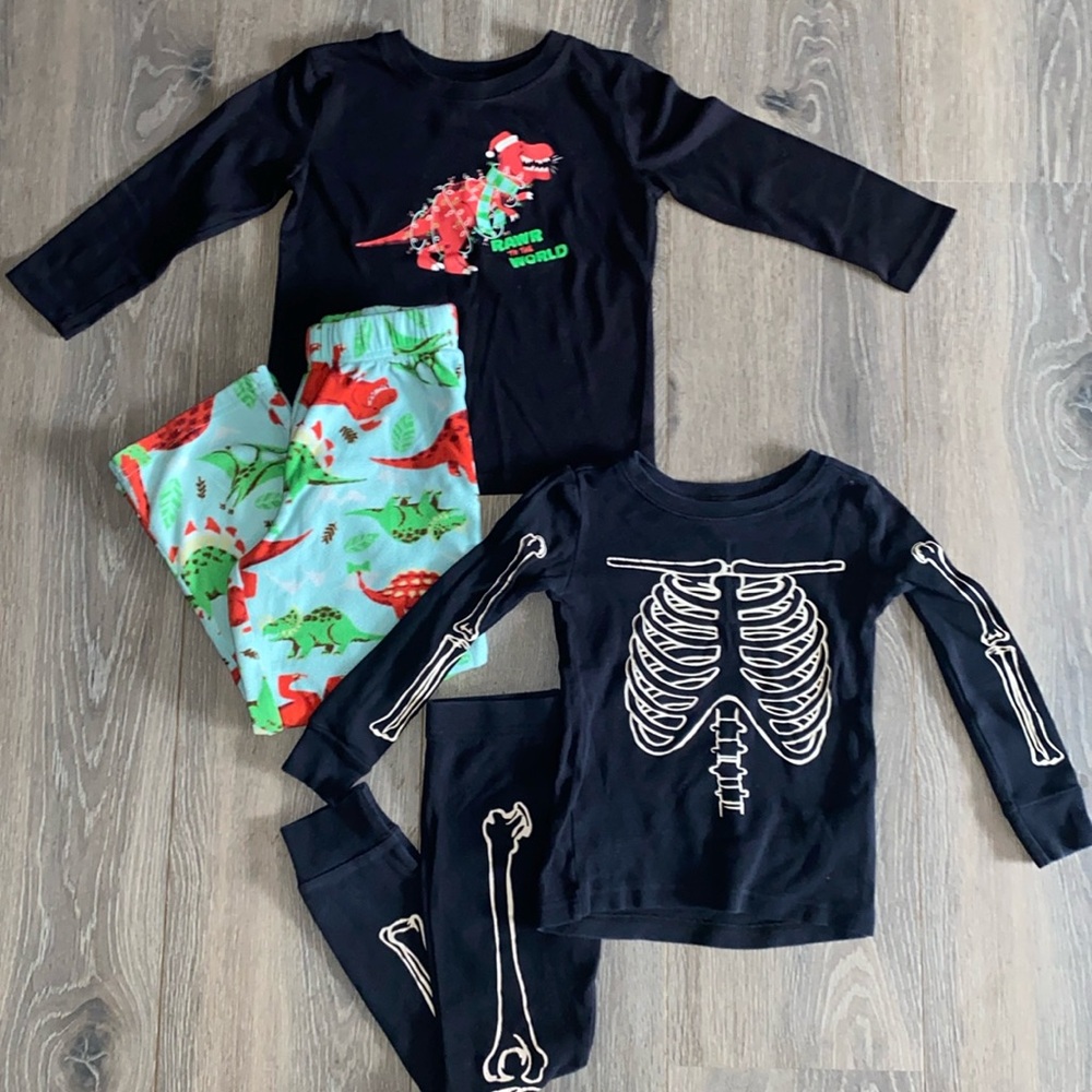 Bundle of 2 toddler pajamas